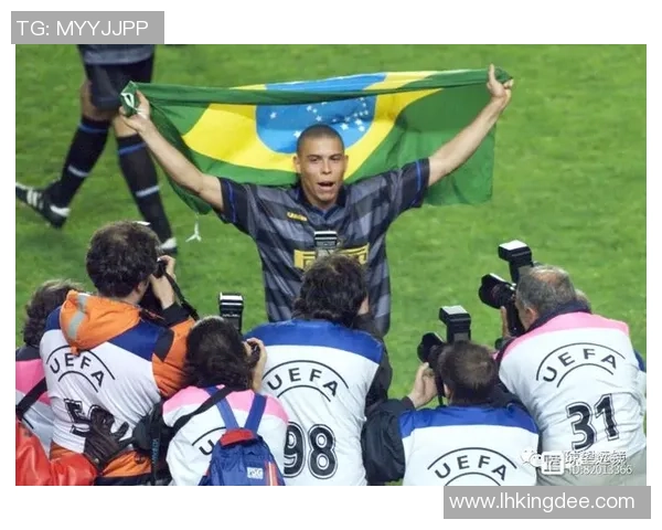 足球巨星转会盛宴精彩瞬间回顾与分析